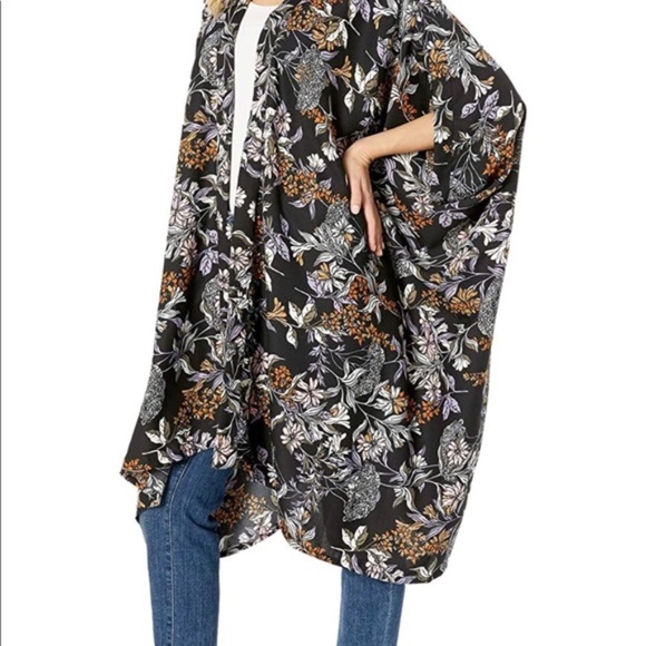 NWOT BCBG Kimono - Picture 2 of 4